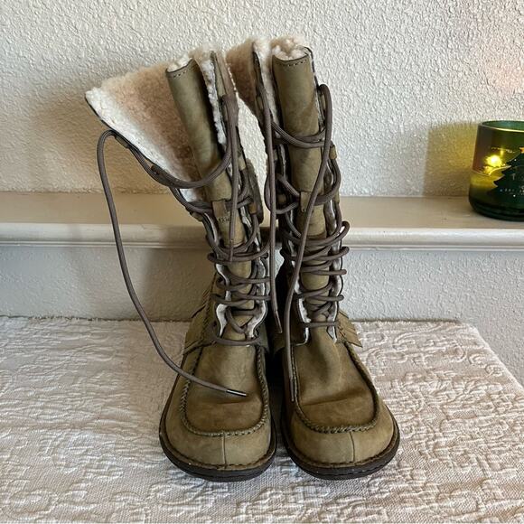 UGG Shoreline Olive/Tan Nubuck Lace Up Leather Boots w/ Shearling Lining Sz 6 - Picture 7 of 13